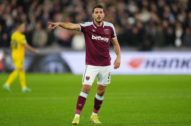 Mandatory Credit: Photo by Jed Leicester Shutterstock (12637592v) Pablo Fornals of West Ham West Ham United v Dinamo Zagreb, UEFA Europa League, Group H, Football, London Stadium, London, UK - 09 Dec 2021 EDITORIAL USE ONLY No use with unauthorised audio, video, data, fixture lists, club league logos or live services. Online in-match use limited to 120 images, no video emulation. No use in betting, games or single club league player publications. West Ham United v Dinamo Zagreb, UEFA Europa League, Group H, Football, London Stadium, London, UK - 09 Dec 2021 EDITORIAL USE ONLY No use with unauthorised audio, video, data, fixture lists, club league logos or live services. Online in-match use limited to 120 images, no video emulation. No use in betting, games or single club league player publications. Copyright: xJedxLeicester Shutterstockx 12637592v