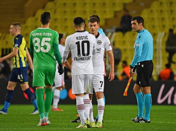 09.12.2021, xjhx, Fussball UEFA Europa League, Fenerbahce Istanbul - Eintracht Frankfurt emspor, v.l. Berke Oezer (Fenerbahce Istanbul) Filip Kostic (Eintracht Frankfurt) Ajdin Hrustic (Eintracht Frankfurt) (DFL DFB REGULATIONS PROHIBIT ANY USE OF PHOTOGRAPHS as IMAGE SEQUENCES and or QUASI-VIDEO) Istanbul