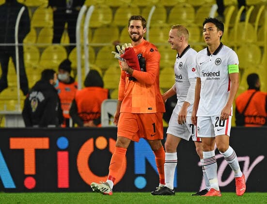09.12.2021, xjhx, Fussball UEFA Europa League, Fenerbahce Istanbul - Eintracht Frankfurt emspor, v.l. Kevin Trapp (Eintracht Frankfurt) Sebastian Rode (Eintracht Frankfurt) Makoto Hasebe (Eintracht Frankfurt) (DFL DFB REGULATIONS PROHIBIT ANY USE OF PHOTOGRAPHS as IMAGE SEQUENCES and or QUASI-VIDEO) Istanbul