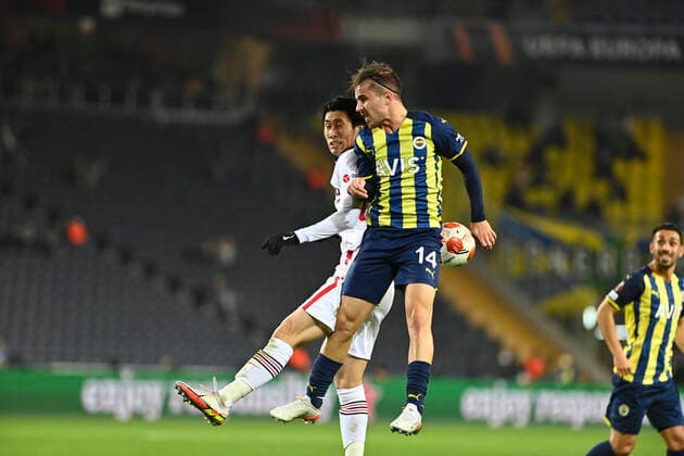 Dimitrios Pelkas (14) of Fenerbhce and Daichi Kamada (15) of Eintracht Frankfurt during the UEFA Europa League group D match between Fenerbahce and Eintracht Frankfurt at Ulker Stadium on December 9, 2021 in Istanbul, Turkey. (Photo by Seskimphoto) Fenerbahce v Eintracht Frankfurt: Group D - UEFA Europa League 