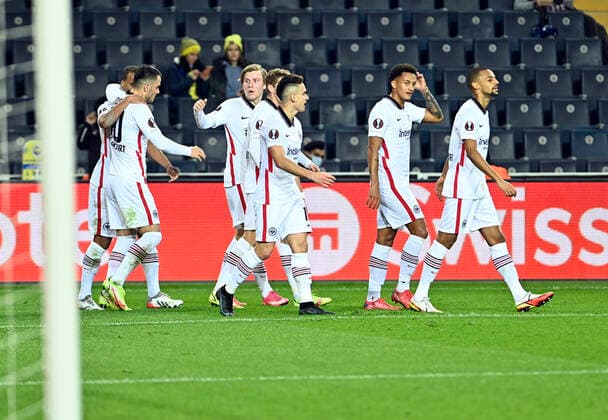 Eintracht Frankfurt players celebrates for Djibril Sow s goal during the UEFA Europa League group D match between Fenerbahce and Eintracht Frankfurt at Ulker Stadium on December 9, 2021 in Istanbul, Turkey. (Photo by Seskimphoto) Fenerbahce v Eintracht Frankfurt: Group D - UEFA Europa League 