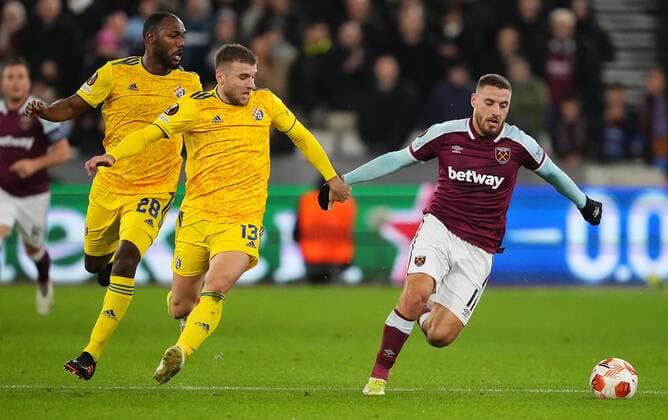 Mandatory Credit: Photo by Jed Leicester Shutterstock (12637592av) Stefan Ristovski of Dinamo Zagreb and Nikola Vlasic of West Ham in action West Ham United v Dinamo Zagreb, UEFA Europa League, Group H, Football, London Stadium, London, UK - 09 Dec 2021 EDITORIAL USE ONLY No use with unauthorised audio, video, data, fixture lists, club league logos or live services. Online in-match use limited to 120 images, no video emulation. No use in betting, games or single club league player publications. West Ham United v Dinamo Zagreb, UEFA Europa League, Group H, Football, London Stadium, London, UK - 09 Dec 2021 EDITORIAL USE ONLY No use with unauthorised audio, video, data, fixture lists, club league logos or live services. Online in-match use limited to 120 images, no video emulation. No use in betting, games or single club league player publications. Copyright: xJedxLeicester Shutterstockx 12637592av