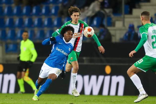 SOCCER - UEFA EL, Genk vs Rapid GENK,BELGIUM,09.DEC.21 - SOCCER - UEFA Europa League, group stage, KRC Genk vs SK Rapid Wien. Image shows Angelo Preciado (Genk) and Robert Ljubicic (Rapid).  GEPAxpictures xPhilippxBrem