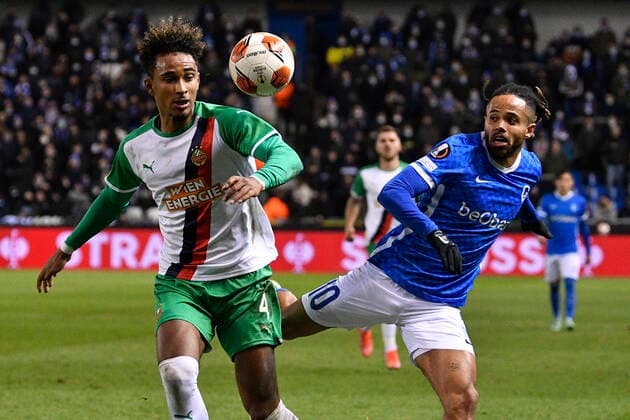 Rapid Wien s Emanuel Aiwu and Genk s Theo Bongonda fight for the ball during a game between Belgian soccer team KRC Genk and Austrian soccer team SK Rapid Wien, Thursday 09 December 2021, in Genk, in the group H of the Europa League group stage, on the sixth and last day. JOHANxEYCKENS  x3153039x