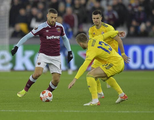 Mandatory Credit: Photo by James GriffithsWest Ham United Shutterstock (12637613q) Nikola Vlasic of West Ham United in action West Ham United v Dinamo Zagreb, UEFA Europa League, Group H, Football, London Stadium, London, UK - 09 Dec 2021 EDITORIAL USE ONLY No use with unauthorised audio, video, data, fixture lists, club league logos or live services. Online in-match use limited to 120 images, no video emulation. No use in betting, games or single club league player publications. West Ham United v Dinamo Zagreb, UEFA Europa League, Group H, Football, London Stadium, London, UK - 09 Dec 2021 EDITORIAL USE ONLY No use with unauthorised audio, video, data, fixture lists, club league logos or live services. Online in-match use limited to 120 images, no video emulation. No use in betting, games or single club league player publications. Copyright: xJamesxGriffithsWestxHamxUnited Shutterstockx 12637613q