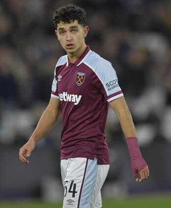 Mandatory Credit: Photo by James GriffithsWest Ham United Shutterstock (12637613r) Sonny Perkins of West Ham United in action West Ham United v Dinamo Zagreb, UEFA Europa League, Group H, Football, London Stadium, London, UK - 09 Dec 2021 EDITORIAL USE ONLY No use with unauthorised audio, video, data, fixture lists, club league logos or live services. Online in-match use limited to 120 images, no video emulation. No use in betting, games or single club league player publications. West Ham United v Dinamo Zagreb, UEFA Europa League, Group H, Football, London Stadium, London, UK - 09 Dec 2021 EDITORIAL USE ONLY No use with unauthorised audio, video, data, fixture lists, club league logos or live services. Online in-match use limited to 120 images, no video emulation. No use in betting, games or single club league player publications. Copyright: xJamesxGriffithsWestxHamxUnited Shutterstockx 12637613r