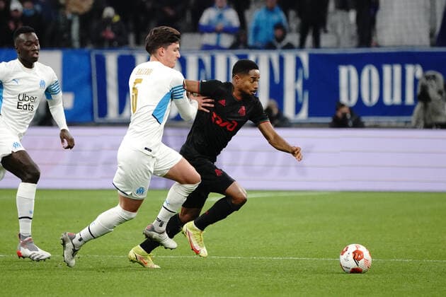 Francois Kamano (Lokomotiv Moscou) - Leonardo Balerdi (Olympique de Marseille) FOOTBALL : Olympique de Marseille vs Lokomotiv de Moscou - League Europa - Marseille - 09 12 2021 NorbertScanella Panoramic 