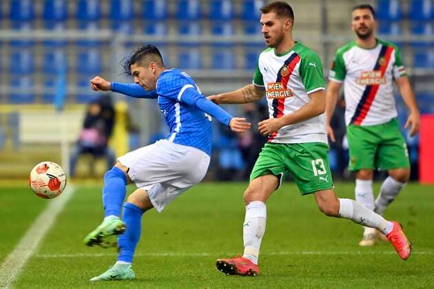 GENK, BELGIUM - DECEMBER 09 : Gerardo Arteaga defender of KRC Genk, Thorsten Schick midfielder of SK Rapid Wien during the UEFA Europa League Group stage H match between KRC Genk and SK Rapid Wien on December 9, 2021 in Genk, Belgium, 9 12 2021 ( KRC Genk v Rapid Wien - UEFA Europa League PhotoNews Panoramic 