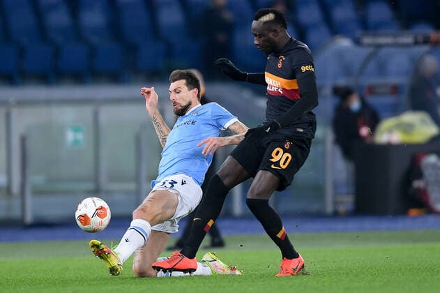 SS Lazio v Galatasaray - Europa League Mbaye Diagne of Galatasaray and Francesco Acerbi of SS Lazio compete for the ball during the UEFA Europa League match between SS Lazio and Galatasaray at Stadio Olimpico, Rome, Italy on 9 December 2021. Roma Roma Italy  Copyright: xGiuseppexMaffiax originalFilename:maffia-sslaziov211209_npBk1.jpg