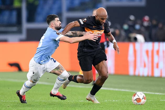 SS Lazio v Galatasaray - Europa League Ryan Babel of Galatasaray and Elseid Hysaj of SS Lazio compete for the ball during the UEFA Europa League match between SS Lazio and Galatasaray at Stadio Olimpico, Rome, Italy on 9 December 2021. Roma Roma Italy  Copyright: xGiuseppexMaffiax originalFilename:maffia-sslaziov211209_npNrM.jpg
