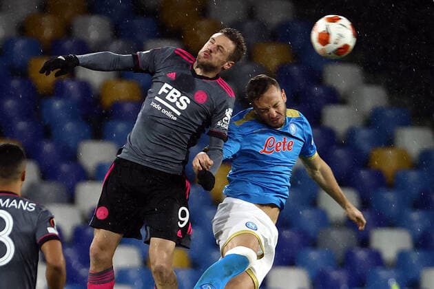 NAPLES, ITALY – DICEMBER 09: Amir Rrahmani of SSC Napoli vies with Jamie Vardy of Leicester City FC during the UEFA Europa League Group C match between SSC Napoli and Leicester City FC at Stadio Diego Armando Maradona on Dicember 09, 2021 in Naples, Italy Copyright: xFotoagenziax