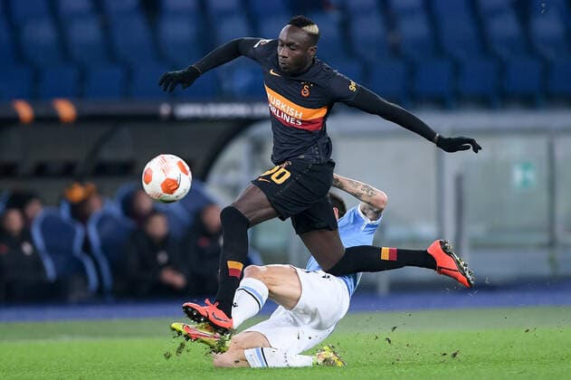 SS Lazio v Galatasaray - Europa League Mbaye Diagne of Galatasaray and Francesco Acerbi of SS Lazio compete for the ball during the UEFA Europa League match between SS Lazio and Galatasaray at Stadio Olimpico, Rome, Italy on 9 December 2021. Roma Roma Italy  Copyright: xGiuseppexMaffiax originalFilename:maffia-sslaziov211209_npav9.jpg
