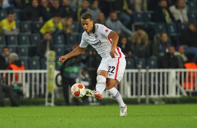 09.12.2021, Fussball UEFA Europa League, Fenerbahce SK Istanbul - Eintracht Frankfurt, emonline, emspor, v.l., Timothy Chandler (Eintracht Frankfurt) DFL DFB REGULATIONS PROHIBIT ANY USE OF PHOTOGRAPHS AS IMAGE SEQUENCES AND OR QUASI-VIDEO. xdcx Copyright: HMBxMedia Claus