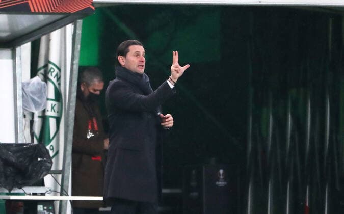 Fussball, Herren, Saison 2021 2022, UEFA Europa League (Gruppe G, 6. Spieltag), Ferencvaros Budapest - Bayer Leverkusen, Trainer Gerardo Seoane (Bayer Leverkusen), 09.12. 2021, Copyright: xSzilviaxMichellerx xMatthiasxKocx