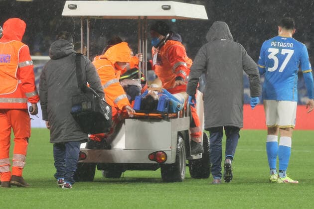 December 9, 2021, Naples, Campania, Italy: The Mexican Hirving Lozano was seriously injured in a clash with a Leicastner City player and had to go out on a stretcher..During the Europa League Football match SSC Napoli vs FC Leicester City on December 09, 2021 at the Diego Armando Maradona stadium in Naples. Naples Italy - ZUMAs236 20211209_zap_s236_047 Copyright: xFabioxSassox