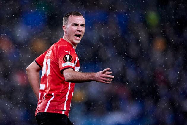 FOOTBALL - UEFA Europa League - Real Sociedad v PSV Eindhoven Mario Gotze of PSV Eindhoven reacts during the UEFA Europa League group B match between Real Sociedad and PSV Eindhoven at Reale Arena on 9 of December, 2021 in San Sebastian, Spain. San Sebastian Reale Arena Basque Country Spain RSOvPSV048 Copyright: xRicardoxLarreinax