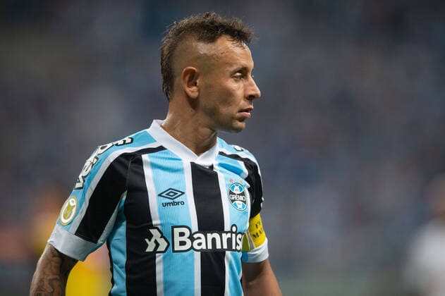 9th December 2021; Arena do Gremio, Porto Alegre, Brazil; Brazilian Serie A, Gremio versus Atletico Mineiro; Rafinha of Gremio  ActionPlus12346711 DiaEsportivo