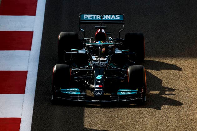 44 Lewis Hamilton (GBR, Mercedes-AMG Petronas F1 Team), F1 Grand Prix of Abu Dhabi at Yas Marina Circuit on December 10, 2021 in Abu Dhabi, United Arab Emirates. (Photo by HOCH ZWEI) Abu Dhabi United Arab Emirates