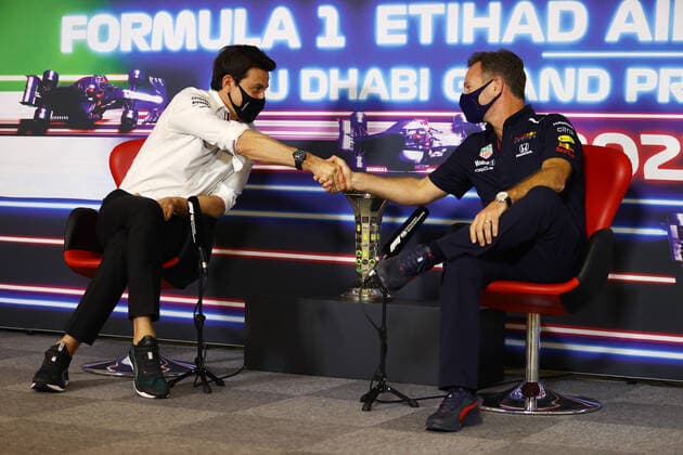 Sport Bilder des Tages F1 Grand Prix of Abu Dhabi Toto Wolff (AUT, Mercedes-AMG Petronas F1 Team), Christian Horner (GBR, Red Bull Racing), F1 Grand Prix of Abu Dhabi at Yas Marina Circuit on December 10, 2021 in Abu Dhabi, United Arab Emirates. (Photo by Bryn Lennon Getty Images FIA Pool via HOCH ZWEI) Abu Dhabi Yas Marina Circuit United Arab Emirates Poolfoto HOCH ZWEI Pool Getty Images ,EDITORIAL USE ONLY