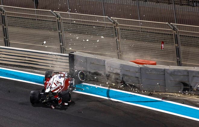 Crash of 7 Kimi Raikkonen (FIN, Alfa Romeo Racing ORLEN), F1 Grand Prix of Abu Dhabi at Yas Marina Circuit on December 10, 2021 in Abu Dhabi, United Arab Emirates. (Photo by HOCH ZWEI) Abu Dhabi United Arab Emirates