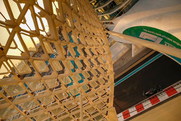 44 Lewis Hamilton (GBR, Mercedes-AMG Petronas F1 Team), F1 Grand Prix of Abu Dhabi at Yas Marina Circuit on December 10, 2021 in Abu Dhabi, United Arab Emirates. (Photo by HOCH ZWEI) Abu Dhabi United Arab Emirates