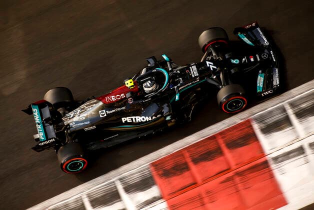 77 Valtteri Bottas (FIN, Mercedes-AMG Petronas F1 Team), F1 Grand Prix of Abu Dhabi at Yas Marina Circuit on December 10, 2021 in Abu Dhabi, United Arab Emirates. (Photo by HOCH ZWEI) Abu Dhabi United Arab Emirates
