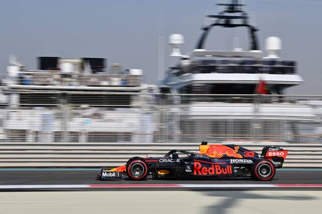 10.12.2021, xekx, Formel 1 FIA, Großer Preis von Abu Dhabi 2021 emspor, Max Verstappen (Red Bull Racing, 33) (DFL DFB REGULATIONS PROHIBIT ANY USE OF PHOTOGRAPHS as IMAGE SEQUENCES and or QUASI-VIDEO) Abu Dhabi