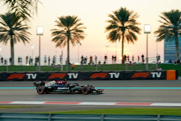 FORMULA 1 ETIHAD AIRWAYS ABU DHABI GRAND PRIX 2021 10.12.2021, Yas Marina Circuit, Abu Dhabi, FORMULA 1 ETIHAD AIRWAYS ABU DHABI GRAND PRIX 2021 , im Bild Lewis Hamilton (GBR), Mercedes-AMG Petronas Formula One Team