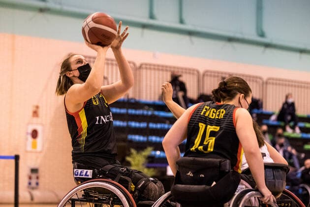 Europameisterschaft Rollstuhlbasketball 10.12.2021 MADRID, SPANIEN 10. Dezember - Rollstuhlbasketball, Halbfinale Grossbritannien gegen Deutschland Damen an Tag 7 der Europameisterschaft Rollstuhlbasketball am 10.12.2021 in Polid. Municipal Francisco Fernandez Ochoa in Madrid, Spanien. Lena Knippelmeyer (Deutschland, 14), Valeska Finger (Deutschland, 15) Copyright: xBEAUTIFULxSPORTS Wunderlx