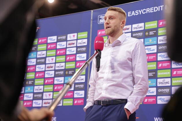 Im TV-Interview mit MagentaSport: Trainer Tuomas Iisalo Telekom Baskets Bonn vs. MLP Academics Heidelberg easyCredit BBL 1. Bundesliga , Saison 2021 2022 , Hauptrunde 10. Spieltag