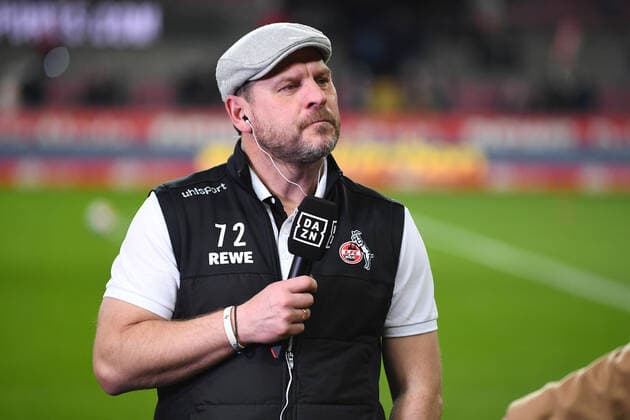 Fußball 1. Bundesliga 15. Spieltag 1. FC Köln - FC Augsburg am 10.12.2021 im RheinEnergieStadion in Köln Steffen Baumgart ( Trainer Cheftrainer Köln ) im DAZN Interview DFL regulations prohibit any use of photographs as image sequences and or quasi-video. *** Fußball 1 Bundesliga 15 Spieltag 1 FC Köln FC Augsburg am 10 12 2021 im RheinEnergieStadion in Köln Steffen Baumgart Trainer Cheftrainer Köln im DAZN Interview DFL regulations prohibit any use of photographs as image sequences and or quasi video xHDx