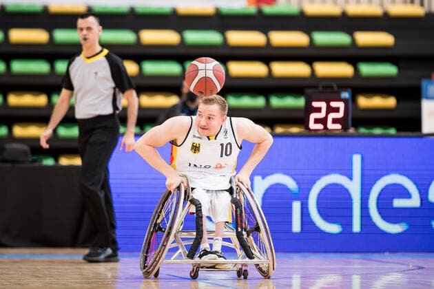 Europameisterschaft Rollstuhlbasketball 10.12.2021 MADRID, SPANIEN 10. Dezember - Rollstuhlbasketball, Halbfinale Deutschland gegen Niederlande Herren an Tag 7 der Europameisterschaft Rollstuhlbasketball am 10.12.2021 in Polid. Municipal Francisco Fernandez Ochoa in Madrid, Spanien. Jan Haller (Deutschland, 10) Copyright: xBEAUTIFULxSPORTS Wunderlx