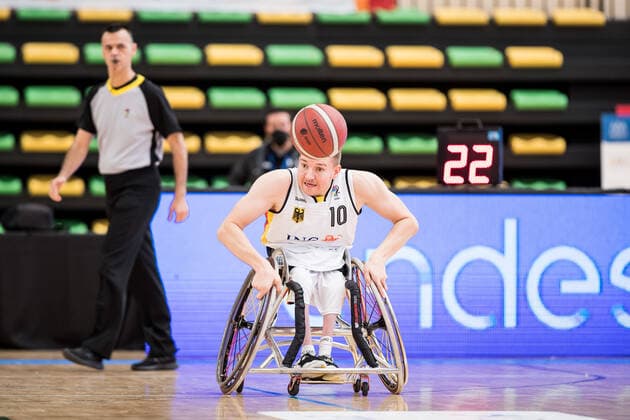 Europameisterschaft Rollstuhlbasketball 10.12.2021 MADRID, SPANIEN 10. Dezember - Rollstuhlbasketball, Halbfinale Deutschland gegen Niederlande Herren an Tag 7 der Europameisterschaft Rollstuhlbasketball am 10.12.2021 in Polid. Municipal Francisco Fernandez Ochoa in Madrid, Spanien. Jan Haller (Deutschland, 10) Copyright: xBEAUTIFULxSPORTS Wunderlx