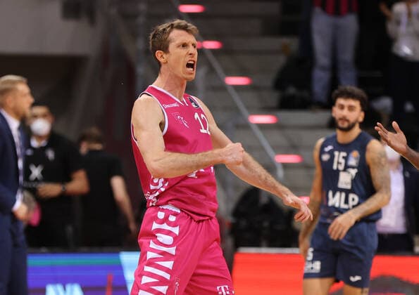 Bonn, Deutschland, 10.12.2021, Telekom Dome, Basketball, BBL, Telekom Baskets Bonn vs MLP Academics Heidelberg: Skyler Bowlin (Bonn)