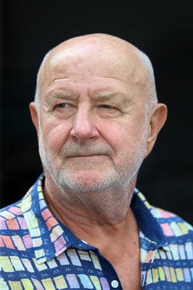 10.07.2021, Dresden, Sachsen, GER - Hans-Juergen Kreische, ehemaliger Fussballspieler. (aussen, Aussenaufnahme, deutsch, Deutschland, Dresden, Europa, europaeisch, Fussballer, Fussballspieler, Hans-Juergen Kreische, Hansi Kreische, HF, Hochformat, Kreische, Persoenlichkeit, Portraet, Portrait, Sachsen, Sportler, Westeuropa, Wirtschaft) 210710D236DRESDEN.JPG *** 10 07 2021, Dresden, Saxony, GER Hans Juergen Kreische, former football player outside, outside shot, Germany, Dresden, Europe, european, footballer, football player, Hans Juergen Kreische, Hansi Kreische, HF, portrait, Kreische, personality, portrait, Saxony, sport, sportsman, Western Europe, economy 210710D236DRESDEN JPG
