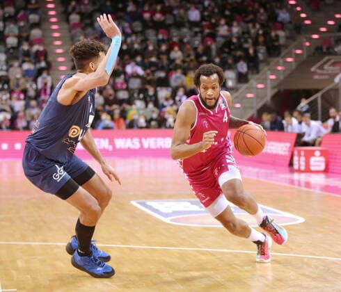 Telekom Baskets Bonn vs. Brekkott Chapman MLP Academics Heidelberg easyCredit BBL 1. Bundesliga , Saison 2021 2022 , Hauptrunde 10. Spieltag