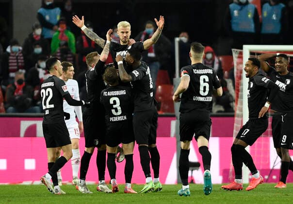 Sport Themen der Woche KW49 Sport Bilder des Tages 10.12.2021, Koeln, Deutschland, RheinEnergieSTADION, 1. FC Koeln vs. FC Augsburg - 1. Bundesliga, Niklas Dorsch (FC Augsburg) Torjubel, jubelt mit seiner Mannschaft nach dem Treffer zum 0:2 (Foto Ralf Treese) DFB DFL REGULATIONS PROHIBIT ANY USE OF PHOTOGRAPHS AS IMAGE SEQUENCES AND OR QUASI-VIDEO. Koeln RheinEnergieSTADION Nordrhein-Westfalen Deutschland *** 10 12 2021, Koeln, Germany, RheinEnergieSTADION, 1 FC Koeln vs FC Augsburg 1 Bundesliga, Niklas Dorsch FC Augsburg goal celebration, cheers with his team after scoring the 0 2 Photo Ralf Treese DFB DFL REGULATIONS PROHIBIT ANY USE OF PHOTOGRAPHS AS IMAGE SEQUENCES AND OR QUASI VIDEO Koeln RheinEnergieSTADION Nordrhein Westfalen Germany  TREES20211210_027 Treese-521