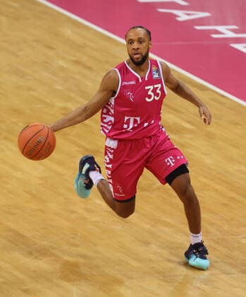 Bonn, Deutschland, 10.12.2021, Telekom Dome, Basketball, BBL, Telekom Baskets Bonn vs MLP Academics Heidelberg: Parker Jackson-Cartwright (Bonn)
