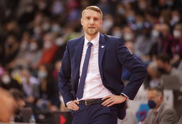 Trainer Tuomas Iisalo Telekom Baskets Bonn vs. MLP Academics Heidelberg easyCredit BBL 1. Bundesliga , Saison 2021 2022 , Hauptrunde 10. Spieltag