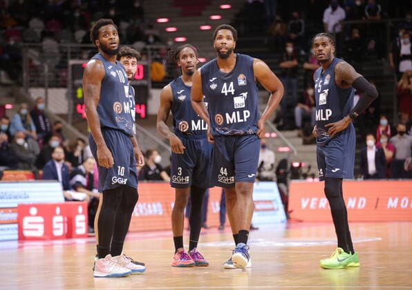 Telekom Baskets Bonn vs. MLP Academics Heidelberg easyCredit BBL 1. Bundesliga , Saison 2021 2022 , Hauptrunde 10. Spieltag
