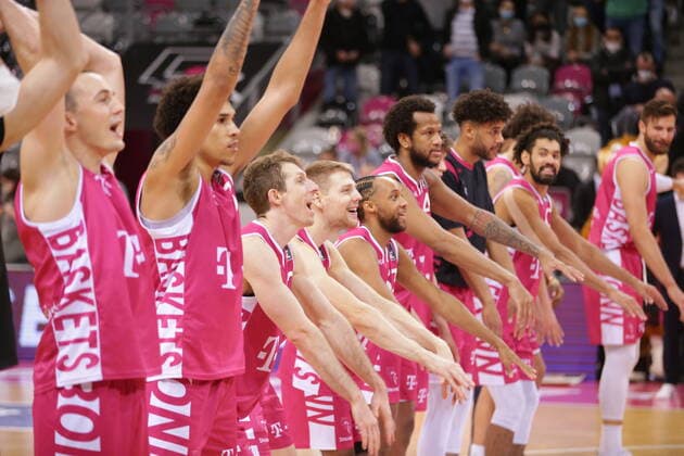 Telekom Baskets Bonn vs. MLP Academics Heidelberg easyCredit BBL 1. Bundesliga , Saison 2021 2022 , Hauptrunde 10. Spieltag