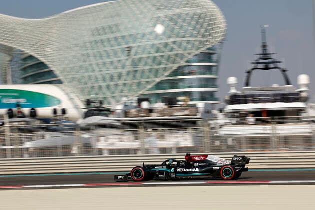 44 Lewis Hamilton (GBR, Mercedes-AMG Petronas F1 Team), F1 Grand Prix of Abu Dhabi at Yas Marina Circuit on December 11, 2021 in Abu Dhabi, United Arab Emirates. (Photo by HOCH ZWEI) Abu Dhabi United Arab Emirates
