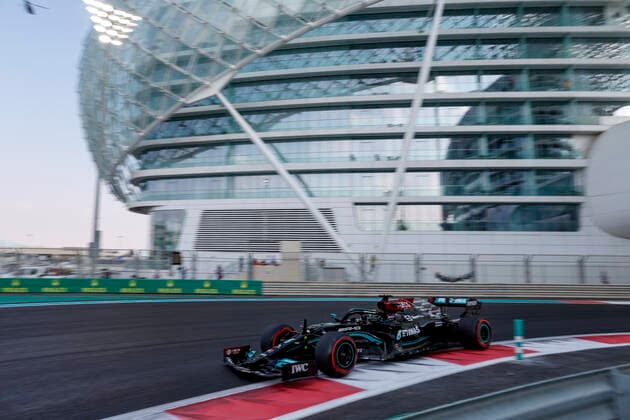44 Lewis Hamilton (GBR, Mercedes-AMG Petronas F1 Team), F1 Grand Prix of Abu Dhabi at Yas Marina Circuit on December 11, 2021 in Abu Dhabi, United Arab Emirates. (Photo by HOCH ZWEI) Abu Dhabi United Arab Emirates