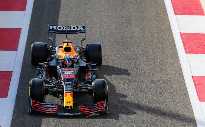 ABU DHABI GRAND PRIX 2021, 11 12 2021 Yas Marina Circuit, Yas Island, 11 December 2021 Max Verstappen (NED), Red Bull Racing RB16B pit lane tunnel entrance during the FORMULA 1 ETIHAD AIRWAYS ABU DHABI GRAND PRIX 2021 United Arab Emirates Phil Duncan Editorial Use Only Copyright: xPhilxDuncanx ESM-0290-0005