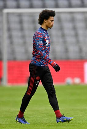 Vor Spielbeginn: Leroy Sane FC Bayern Muenchen FCB 10 Aufwaermen Training FC Bayern München FCB vs 1. FSV Mainz 05 11.12.2021 DFL REGULATIONS PROHIBIT ANY USE OF PHOTOGRAPHS AS IMAGE SEQUENCES AND OR QUASI-VIDEO FC Bayern München FCB vs 1. FSV Mainz 05