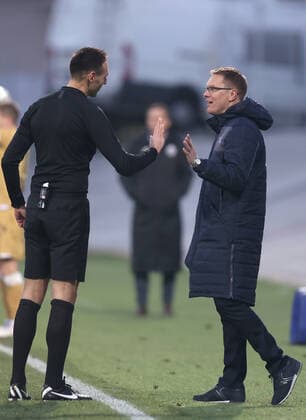 PXL_Lokomotiva vs Hajduk 11.12.2010., Zagreb - Hrvatski Telekom Prva liga, 19. kolo, NK Lokomotiva - HNK Hajduk. Dambrauskas Valdas, sudac Pejin Tihomir MarkoxPrpic PIXSELL