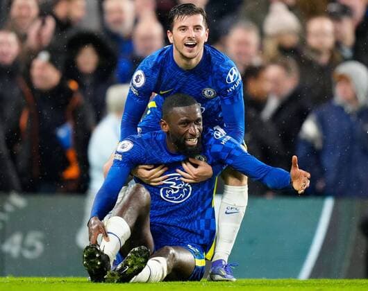 Sport Themen der Woche KW49 Sport Bilder des Tages Mandatory Credit: Photo by Dave Shopland Shutterstock (12638779de) Mason Mount of Chelsea helps Antonio Rudiger of Chelsea off the floor Chelsea v Leeds United, Premier League, Football, Stamford Bridge, London, UK - 11 Dec 2021 EDITORIAL USE ONLY No use with unauthorised audio, video, data, fixture lists, club league logos or live services. Online in-match use limited to 120 images, no video emulation. No use in betting, games or single club league player publications. Chelsea v Leeds United, Premier League, Football, Stamford Bridge, London, UK - 11 Dec 2021 EDITORIAL USE ONLY No use with unauthorised audio, video, data, fixture lists, club league logos or live services. Online in-match use limited to 120 images, no video emulation. No use in betting, games or single club league player publications.  Copyright: xDavexShopland Shutterstockx 12638779de