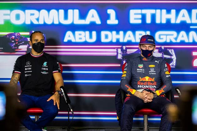 F1 Grand Prix of Abu Dhabi 44 Lewis Hamilton (GBR, Mercedes-AMG Petronas F1 Team), 33 Max Verstappen (NED, Red Bull Racing), F1 Grand Prix of Abu Dhabi at Yas Marina Circuit on December 11, 2021 in Abu Dhabi, United Arab Emirates. (Photo by Sam Bloxham LAT Motorsport Images FIA Pool via HOCH ZWEI) Abu Dhabi United Arab Emirates Poolfoto HOCH ZWEI Pool Motorsport Images ,EDITORIAL USE ONLY