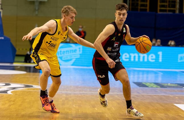 Zachary Ensminger (Artland Dragons, 1)¨¨Tigers Tübingen vs. Artland Dragons, 2. Basketball, Bundesliga, Pro A, Barmer 2 Basketball, Spieltag 13, Spielzeit 2021 2022, 11.12.2021, ¨¨ Tigers Tübingen - Artland Dragons, Basketball, 2. Bundesliga, Barmer 2 Basketball, Spieltag 13, Spielzeit 2021 2022, 11.12.2021 Rottenburg Copyright: xDennisxDuddek xEibnerxPressefotox EP_DDK