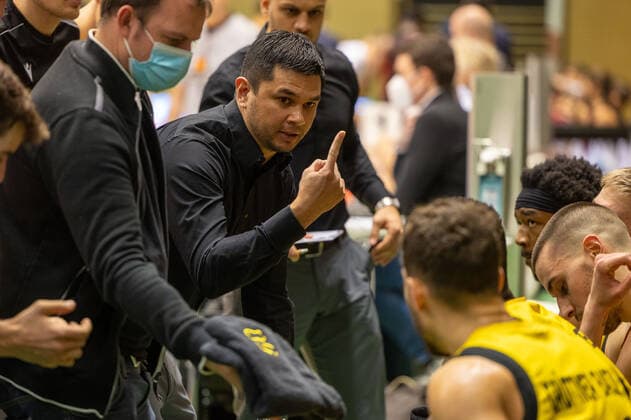 Daniel Jansson (Tigers Tuebingen, Head Coach) ¨¨Tigers Tübingen vs. Artland Dragons, 2. Basketball, Bundesliga, Pro A, Barmer 2 Basketball, Spieltag 13, Spielzeit 2021 2022, 11.12.2021, ¨¨ Tigers Tübingen - Artland Dragons, Basketball, 2. Bundesliga, Barmer 2 Basketball, Spieltag 13, Spielzeit 2021 2022, 11.12.2021 Rottenburg Copyright: xDennisxDuddek xEibnerxPressefotox EP_DDK